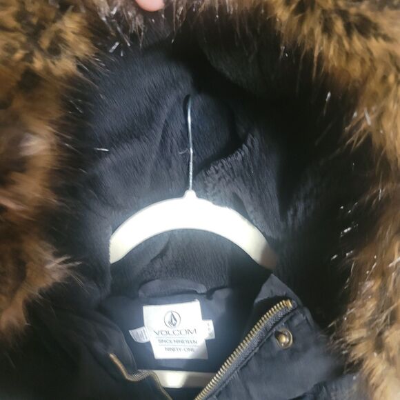 Volcom Fur Trim Waterproof Puffer Jacket Womens Small Black 50% Down Fill Skiing - Picture 10 of 14